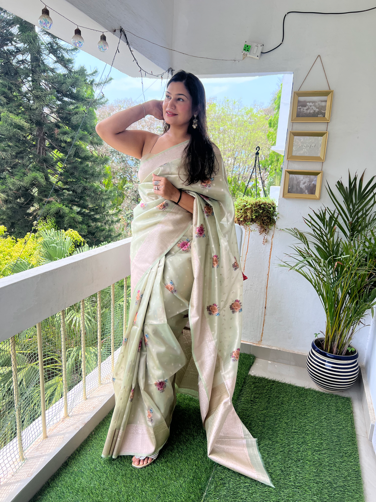 Pista Green Tissue Silk Saree, a perfect blend of traditional craftsmanship and contemporary grace✨