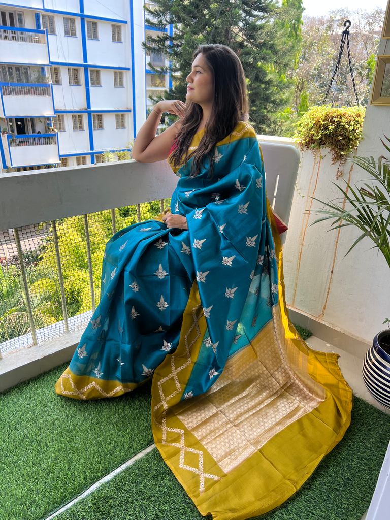 Pure Peacock Blue Soft Silk Saree with Contrast Border 💛